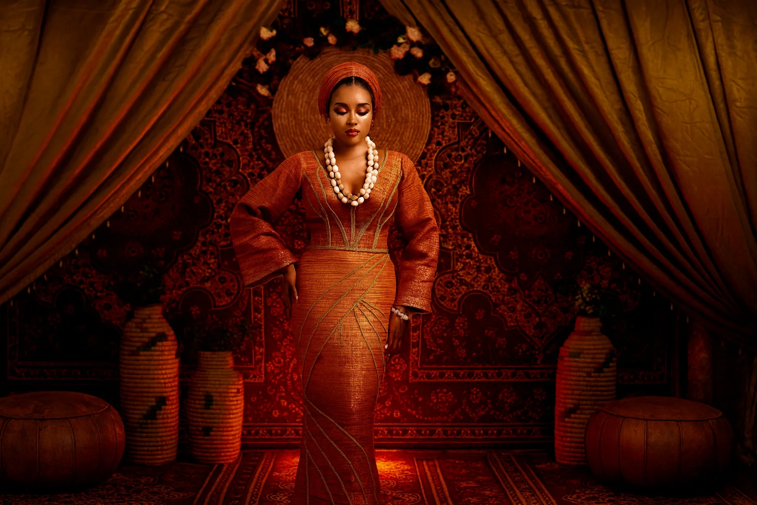 Элегантная женщина в традиционном африканском платье